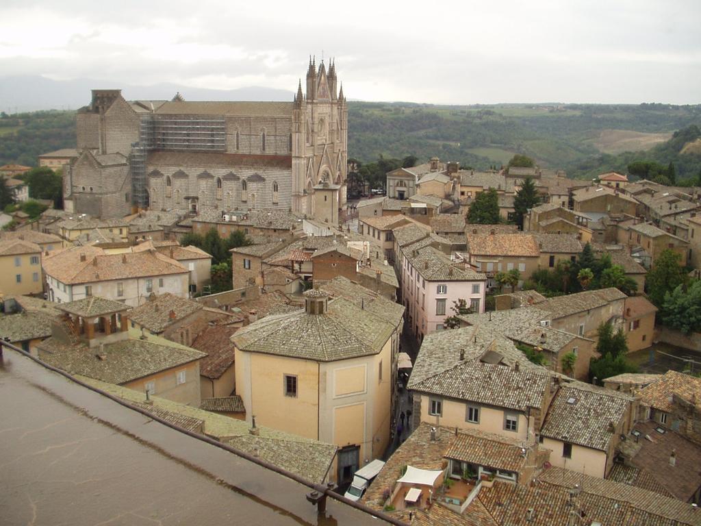 Hotel Valentino Centro Storico Orvieto Luaran gambar