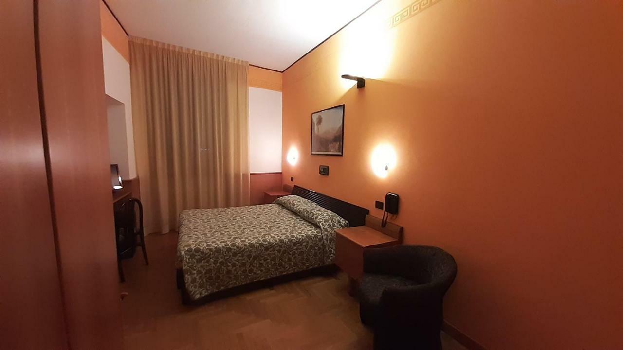 Hotel Valentino Centro Storico Orvieto Luaran gambar