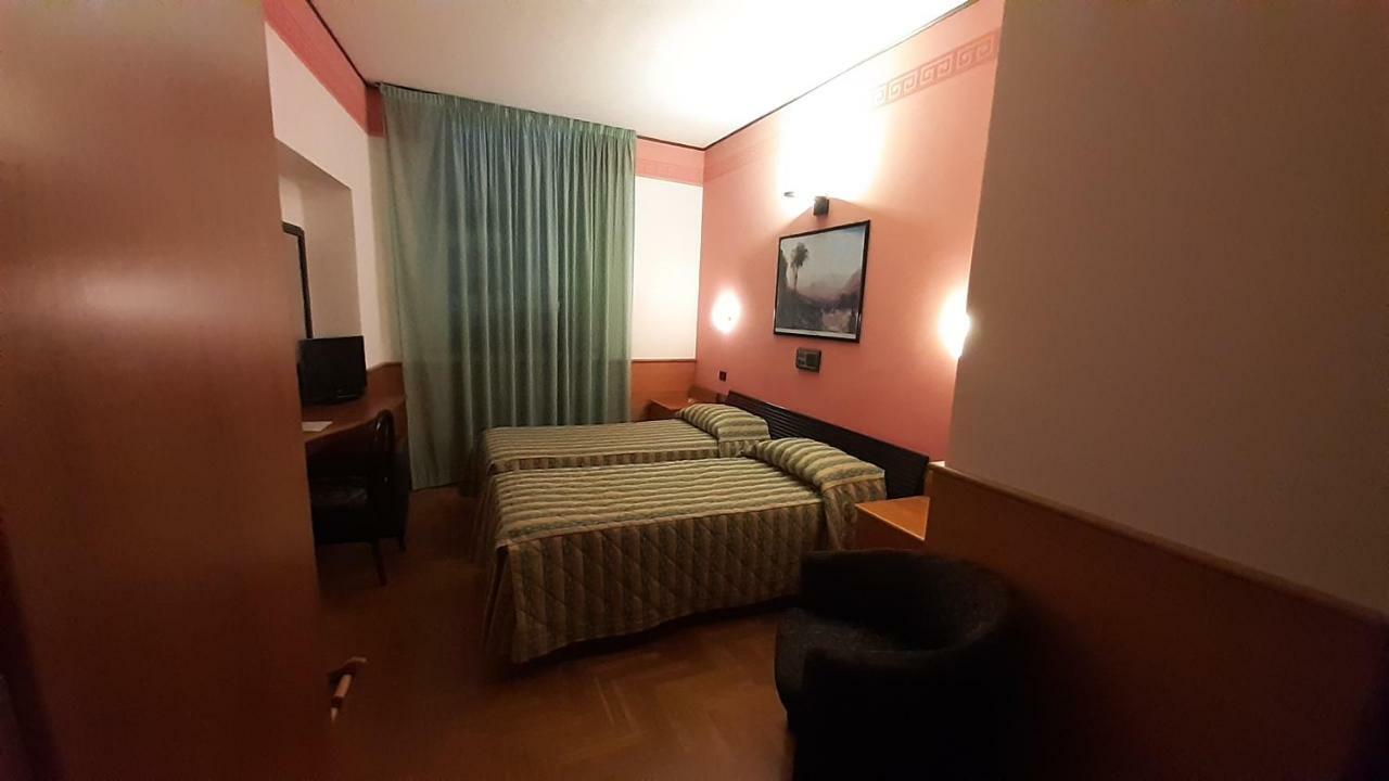 Hotel Valentino Centro Storico Orvieto Luaran gambar